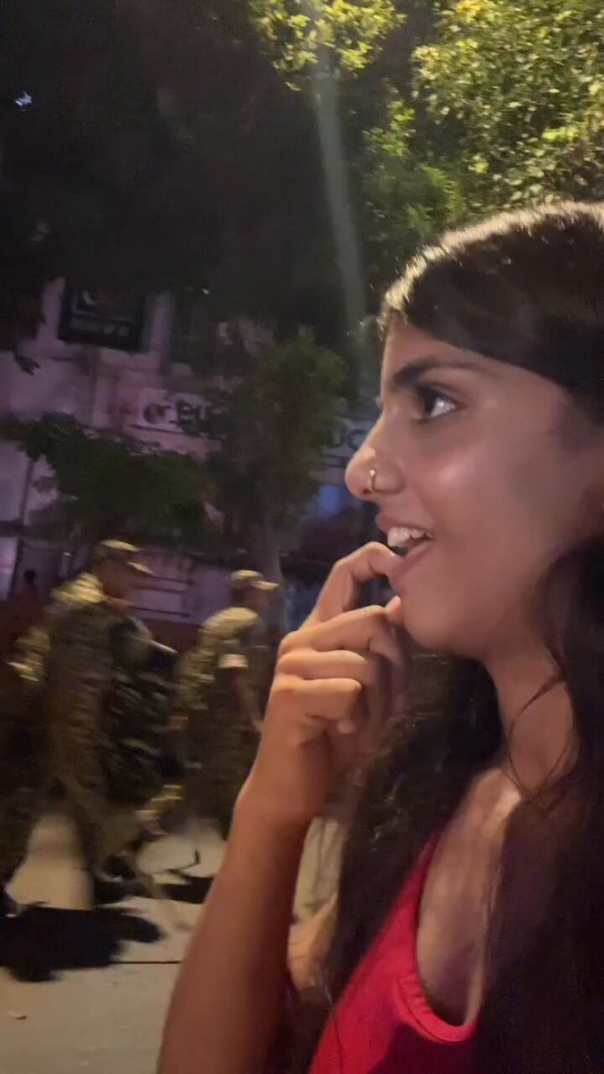 रात के समय जब फोर्स आ रही थी 🤣😂