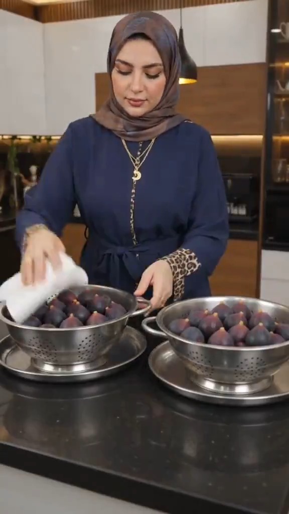 هذا ماسيحدث عند وضع التين على الماء المغلي 🤯