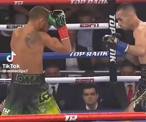 Vasily Lomachenko aka Neo From the Matrix. 😮‍💨