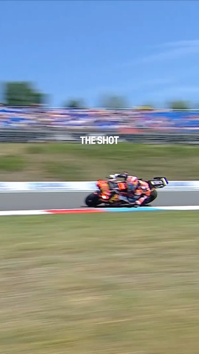 A little sneak peak behind the scenes 👀 This is how you get those beautifully smooth shots in #MotoGP 🎥