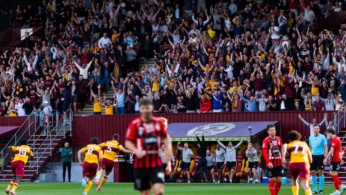 The first competitive goal of the season, and it was one we'll all remember 😱 Not a bad way to mark your debut.