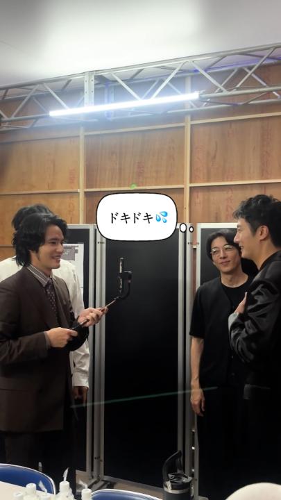 舞台裏レポ⭐️ 先日のプレミアに登壇した出演者の皆さんの待機中の様子を 水上恒司さんに撮影していただきました👀 本番直前とは思えないリラックスムード!!! Prime Originalドラマ『犯罪者』 プライムビデオで独占配信中 #ドラマ犯罪者 #犯罪者は誰だ
