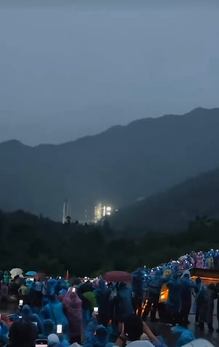 중공 인공위성 로켓 발사 후 벼락 맞는 영상 하늘도 거부하는듯