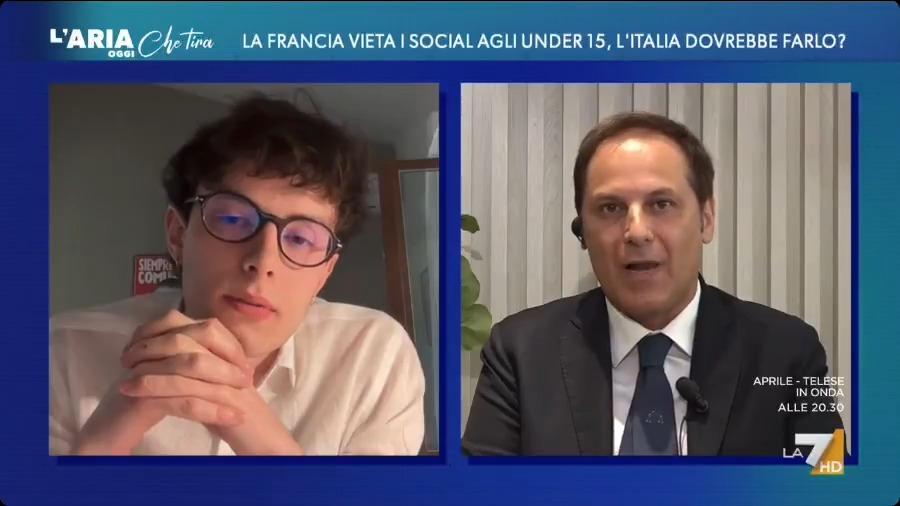 Trovano qualcuno che gli risponde sul punto e il primo commento che fanno è "questi ragazzi hanno bisogno di un po' di umiltà". Non hanno un amico e l'abitudine ai monologhi gli fa male #lariachetira