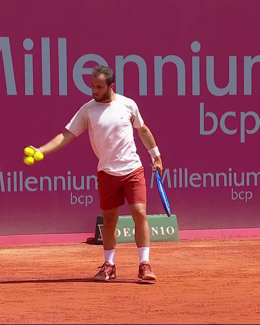 The underarm serve + lob combination working well 👀 #EstorilOpen