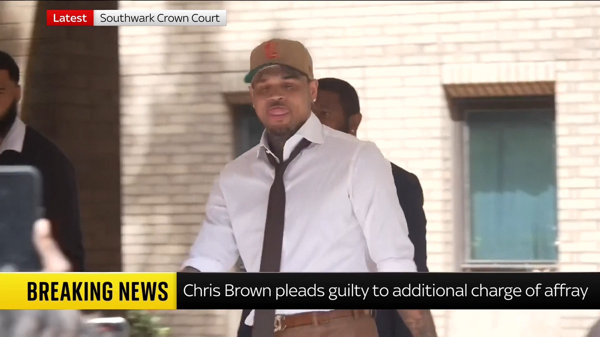 BREAKING: Watch as Chris Brown leaves Southwark Crown Court after pleading guilty to an additional charge of affray. 📺 Sky 501, Virgin 602, Freeview 233 and YouTube