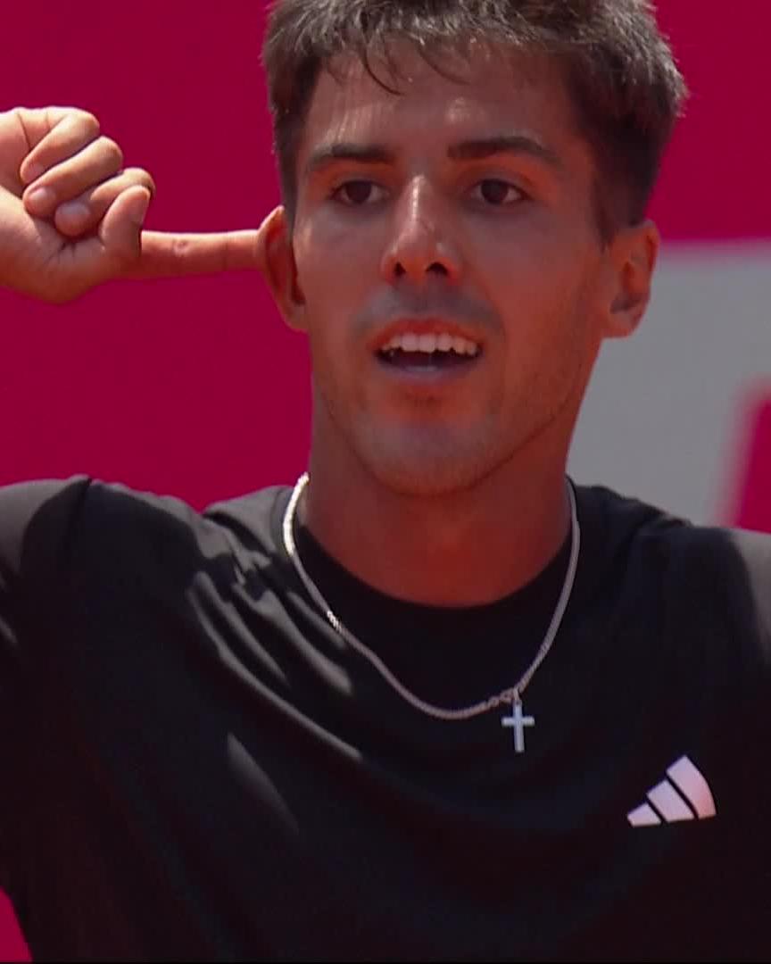 Torres is getting the home crowd hyped ⚡ An impressive get to seal a tough game! #EstorilOpen