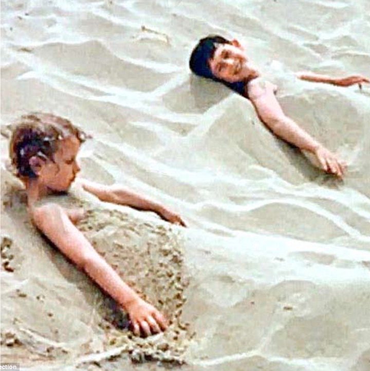 🔊 King Charles the Cutie giggling at he and Anne as smol menaces in the sand 😂