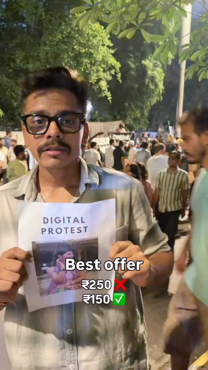 Geez, they're too creative. 😭😂 Digital protest at Jantar Mantar... just like the "digital snan" at Mahakumbh. Register your protest for just ₹150! 😭