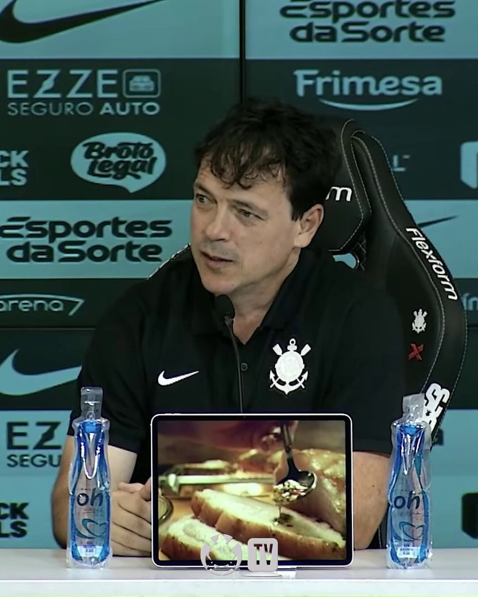 Fala, professor! 🎙️ Nosso comandante elogiou a força e a qualidade técnica do nosso #FilhoDoTerrão André. 🖤 🤍 #VaiCorinthians