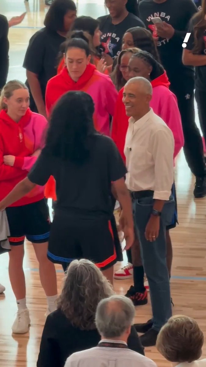 Barack Obama links with Angel Reese and Paige Bueckers during WNBA All-Star Weekend in Chicago ⭐️