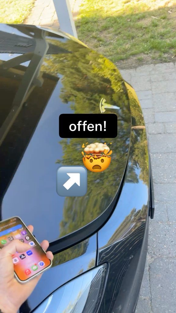 Tesla-Updates sind etwas Feines. Ich bediene nur so meinen Frunk. Das spart Zeit und sorgt immer wieder für interessante Hingucker und Gespräche auf Parkplätzen.