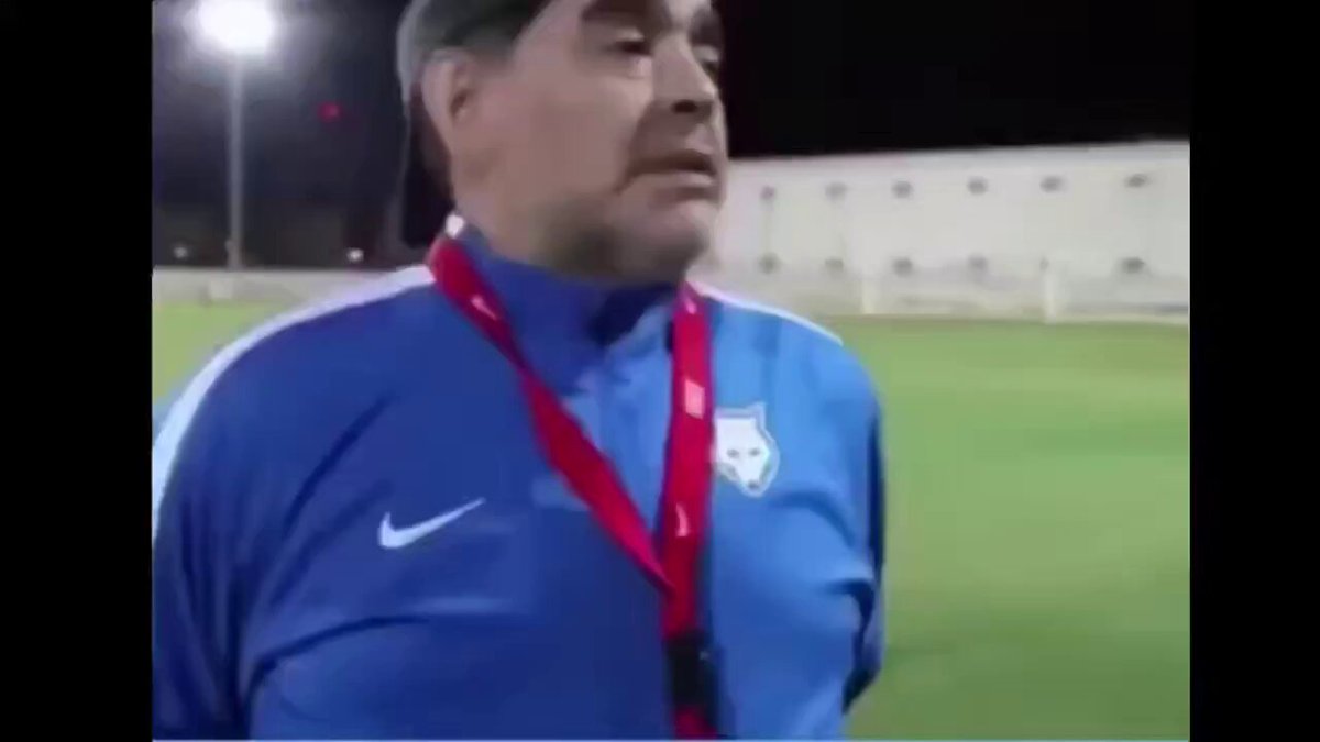 حديث مارادونا عن كرستيانو كيف الافضل وهو لايستطيع مراوغة شجره🤣