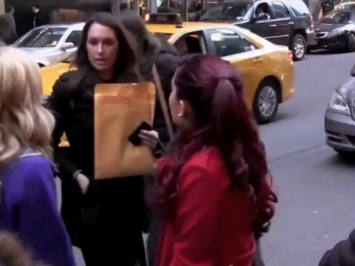When a stranger asked Ariana Grande for money