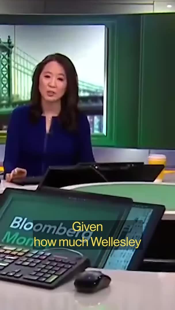 With the cost of college rising in America, how can parents maximize savings? JPMorgan's Tricia Scarlata tells Bloomberg Money that the "right way" is to start early and save often. Watch more of the conversation with Scarlet Fu and tom keene