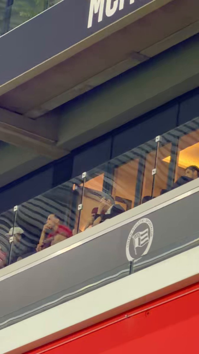 Abdullah Kavukcu ve kadroda olmayan Galatasaray oyuncuları, Galatasaray - Monza maçını birlikte takip etti. 🎥 Burhan Can Terzi