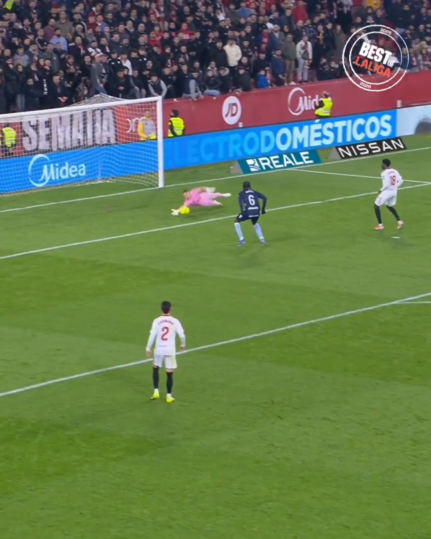 ¡Qué paradón! 🧤 Vlachodimos x Sevilla Fútbol Club LALIGAHighlights