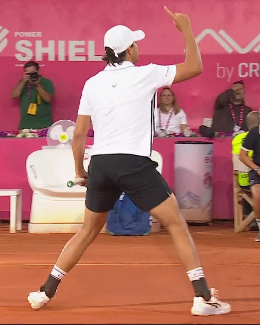 What a point 🥵 Darderi & Faria are putting on a show 🎪 #EstorilOpen