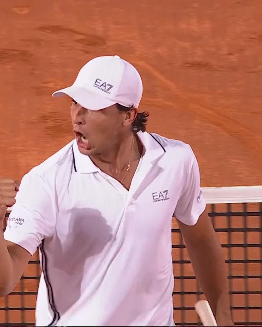 He is not done yet 😤 Darderi breaks back at the last minute with a stunning winner! #EstorilOpen