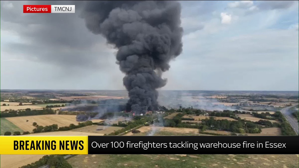 BREAKING: A blaze at a large industrial unit in Essex has been declared a "major incident" by Essex County Fire and Rescue Service due to its size. Sky's Graham Stothard 🎥 reports ⬇️ Read more: 📺 Sky 501, Virgin 602, Freeview 233 and YouTube