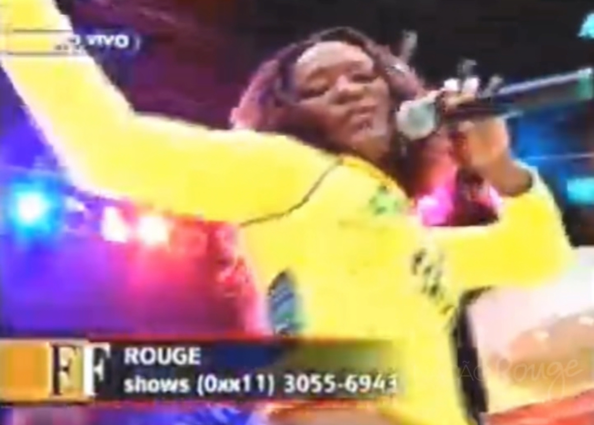 esse vídeo prova por a+b que o rick bonadio errou ao fazer “brilha la luna” do rouge um solo da lu andrade, as vozes da karin hils e fantine thó ficam perfeitas nessa música