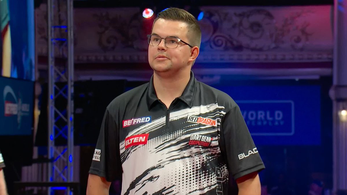 160 FROM GVV! 🤷♂️ Gian van Veen checks out a whopping 160 to lead James Wade 9-6 - yet he doesn't look too happy! 📺 #MatchplayDarts