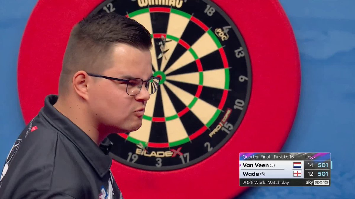 CLUTCH FROM GVV! Gian van Veen delivers a crushing 118 to take a two-leg lead over James Wade! 📺 #MatchplayDarts
