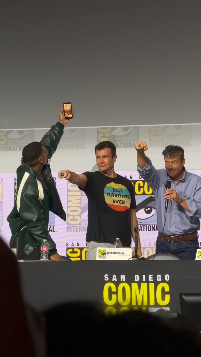Nathan Fillion, Aaron Pierre, and Kyle Chandler recite the oath of the Green Lantern Corps at Comic Con. #SDCC #Lanterns