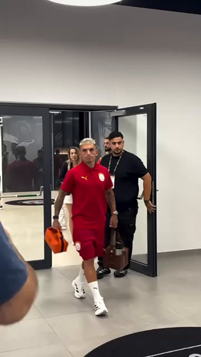 📸 Monza maçı çıkışı Lucas Torreira, İlkay Gündoğan, Günay Güvenç ve Eren Elmalı.