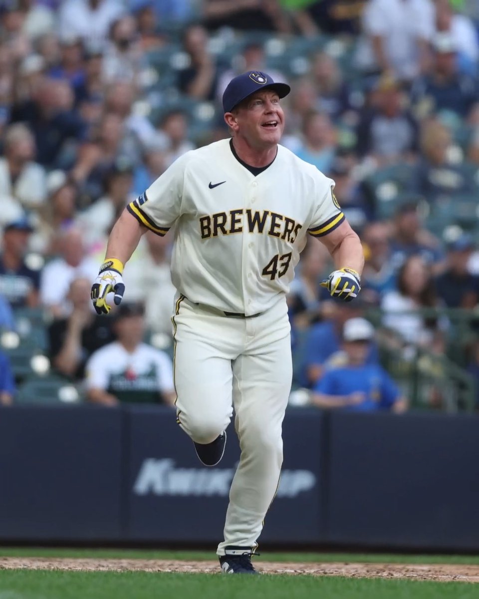 49-year-old Randy Wolf crushing a nuke at the Legends game? Absolutely ELECTRIC ⚡️