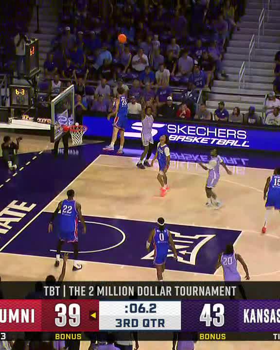 XAVIER SNEED JUST TOOK THE TOP OFF BRAMLAGE!! The K-State Men's Basketball fans are LOSING THEIR MINDS RIGHT NOW🤯 What a way to end the quarter!! 😱😱