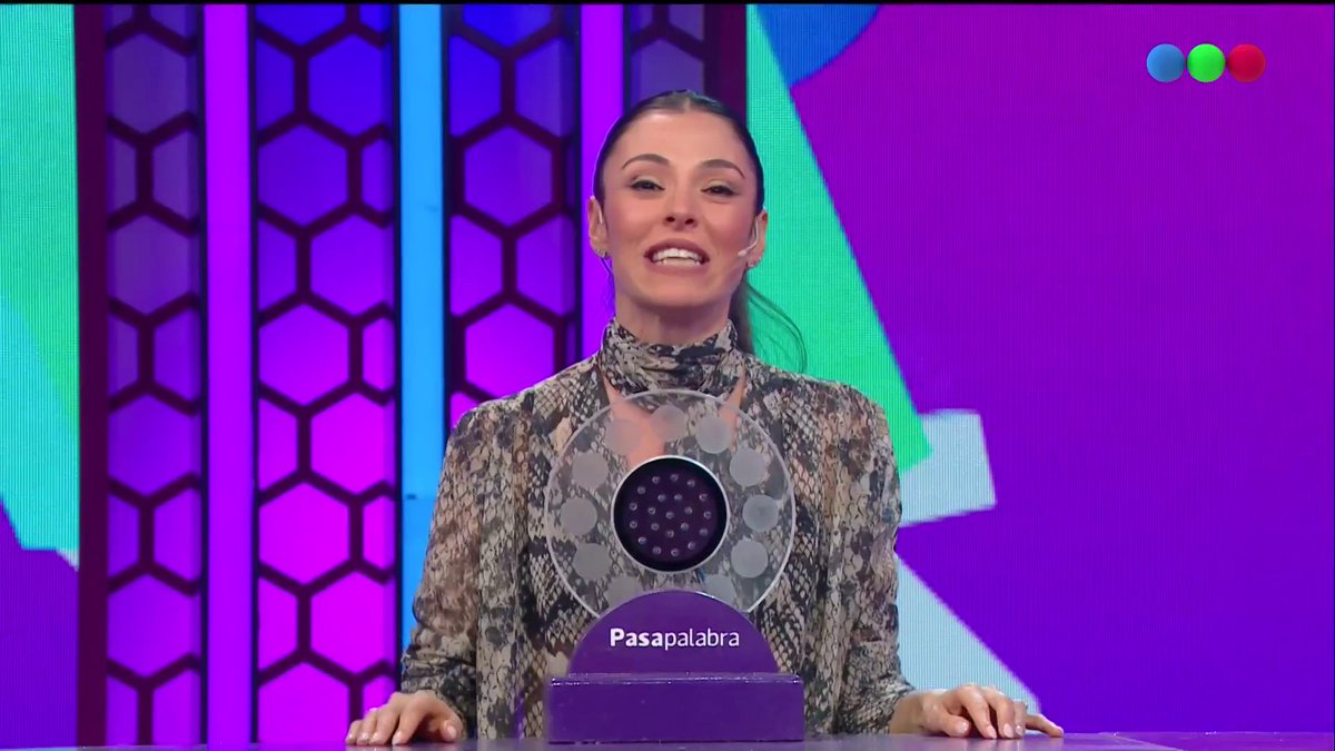 Con la China todo juego termina en un bailecito 🤭💃🏻 Mirá #Pasapalabra por Telefe