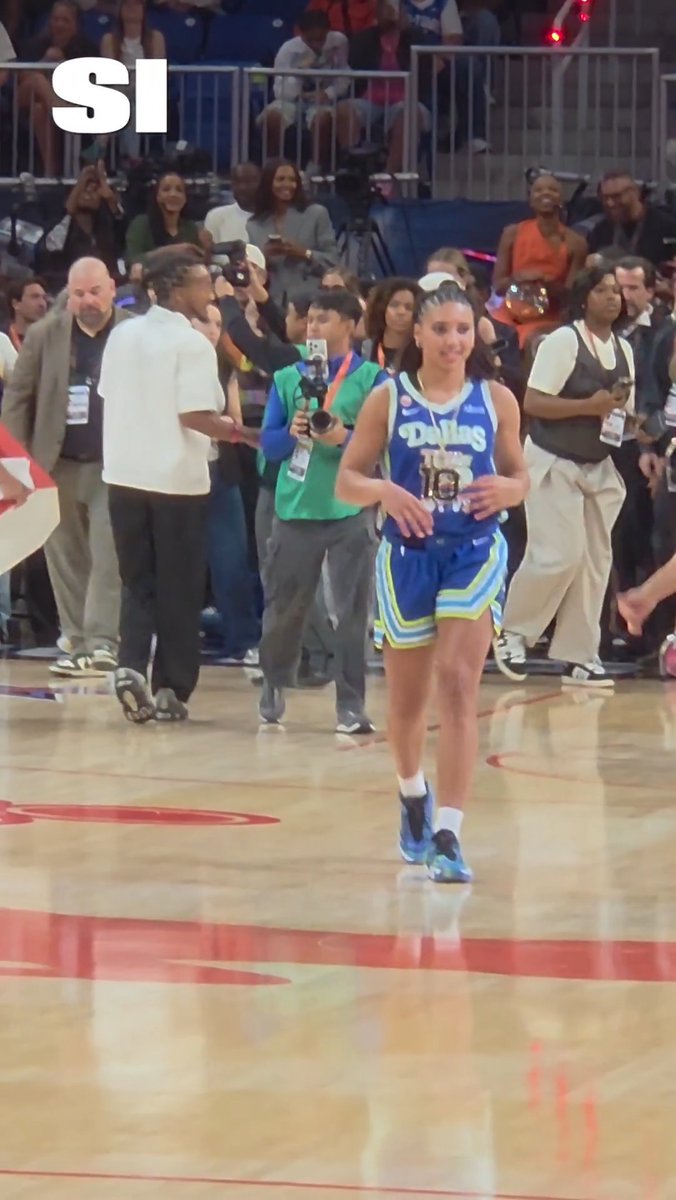 AZZI FUDD WINS THE THREE-POINT CONTEST 🔥