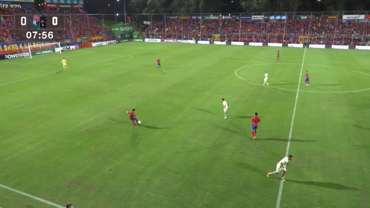 👹⚽🔥 ¡Golazoooo de los Rojos! César Archila sacó un potente disparo y venció al ‘Canche’ Moscoso, para el 1-0 de Municipal ante Mixco 🐷