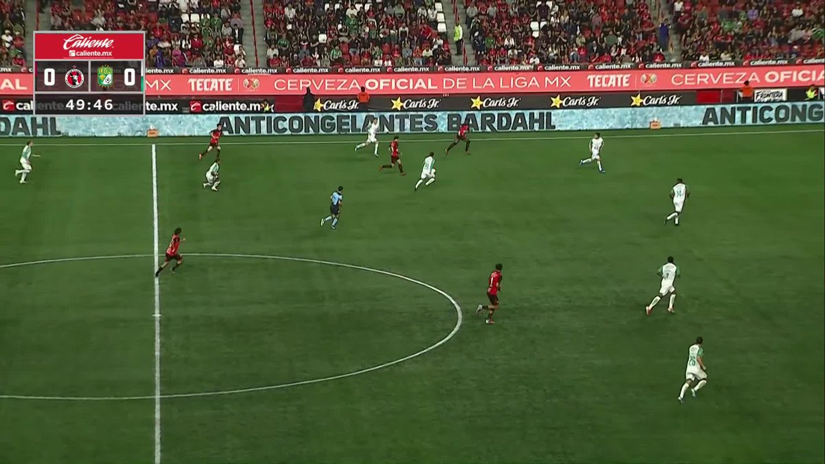 PRIMER GOL DE GILBERTO MORA EN LIGA MX APERTURA 2026 💎🇲🇽⚽ Entró de cambio, en 5' le dió un baile a la defensa del León, generó el penal y se planta para patearlo con un par de mucha experiencia... QUÉ JUGADOR, GILBERTO MORA. 🇲🇽🔝💎