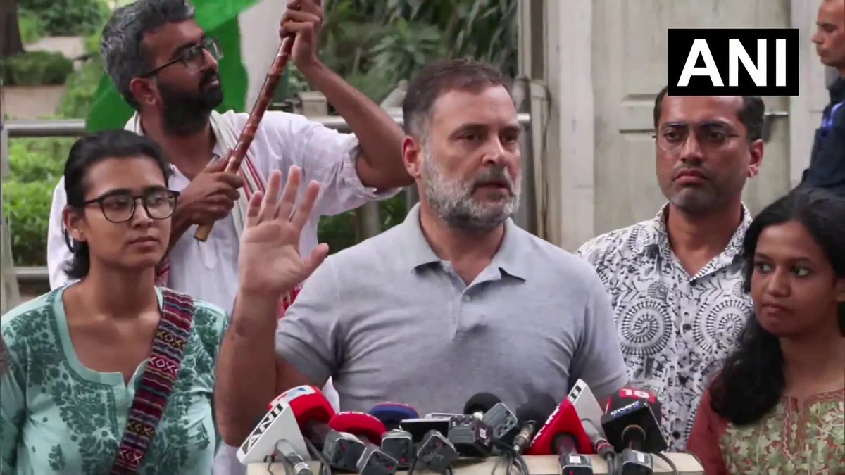 Rahul Gandhi: 🗣️ “Narendra Modi is India’s PAST. These young people are India’s FUTURE. -> The past can never defeat the future.” Perhaps he forgot his party is also the past😁