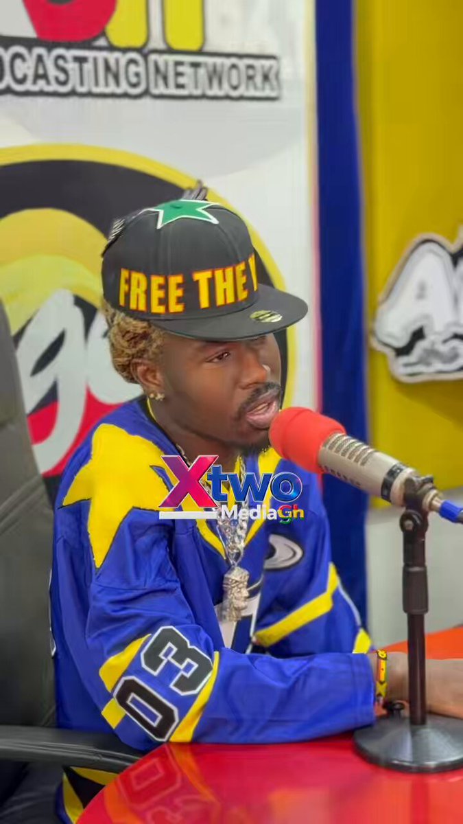 Youth God says American rapper Gunna is his role model and added that Oseikrom Sikanii is just a talkertive he no dey learn. Akatafoɔ Captain no for make this slide😂🔥