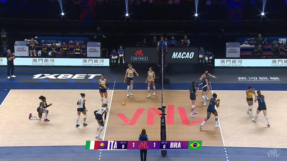 The wait is over. 😮💨🔥 Italy 🇮🇹 and Brazil 🇧🇷 are on the court for the first #VNL2026 Women's Semifinal in Macao. Two volleyball powerhouses. One place in the Final. 👀🏐 📺 Watch LIVE on VBTV: 🏐 #BePartOfTheGame #Volleyball