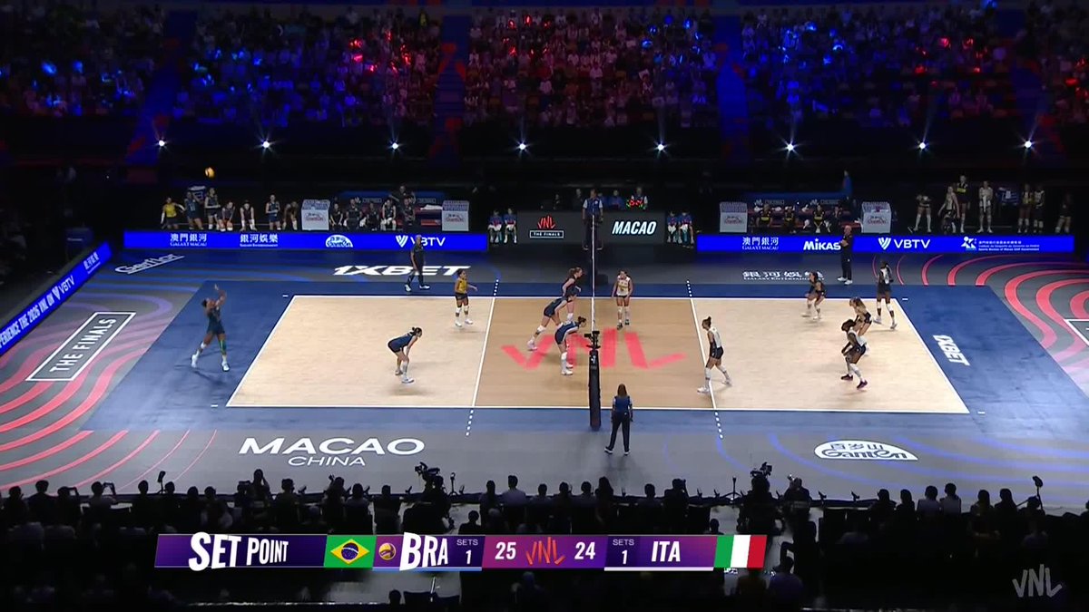 #VNL2026 ๐ง๐ท Bergmann's MASSIVE BLOCK on Egonu to clinch a - potentially - decisive Set 3 in the Semifinal! ๐ฅ ๐บ Watch LIVE on VBTV: ๐ #BePartOfTheGame #Volleyball