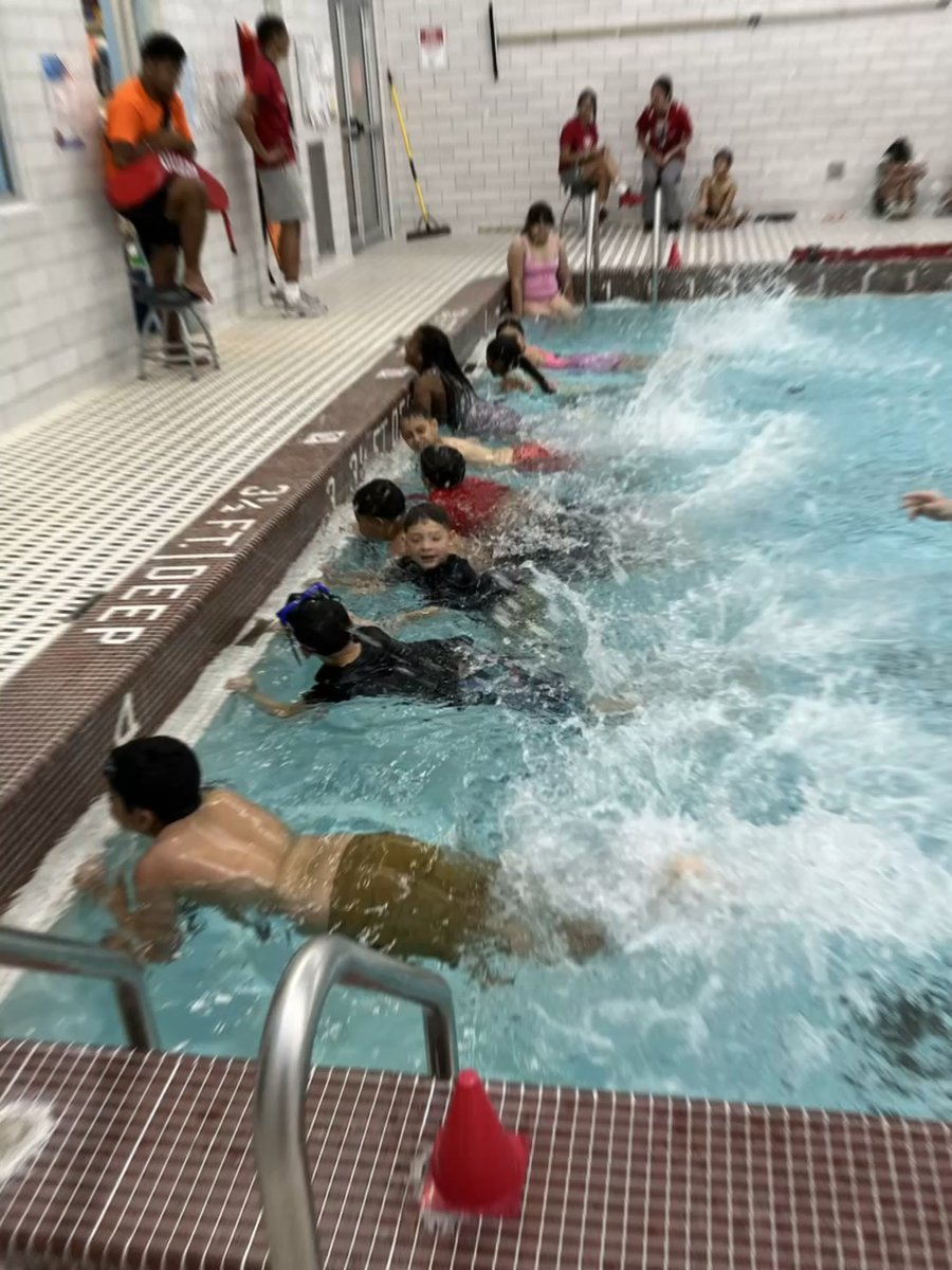Giving back to our community is a big part of our mission at the Massachusetts State Police, and members of our Dive Team recently hosted some water safety clinics with the Boys and Girls Club of Holyoke. Building confidence around the water helps create safer swimmers!