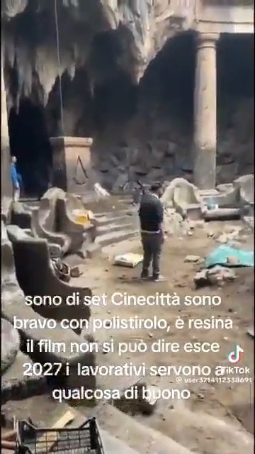 First Look at what looks to be an Ancient Rome Assassins / Hidden Ones Council room from set of the 🔴 Assassin's Creed Netflix Show ⚫️ in Cinecittà, Rome! The video seems to have been shared by an on-site worker