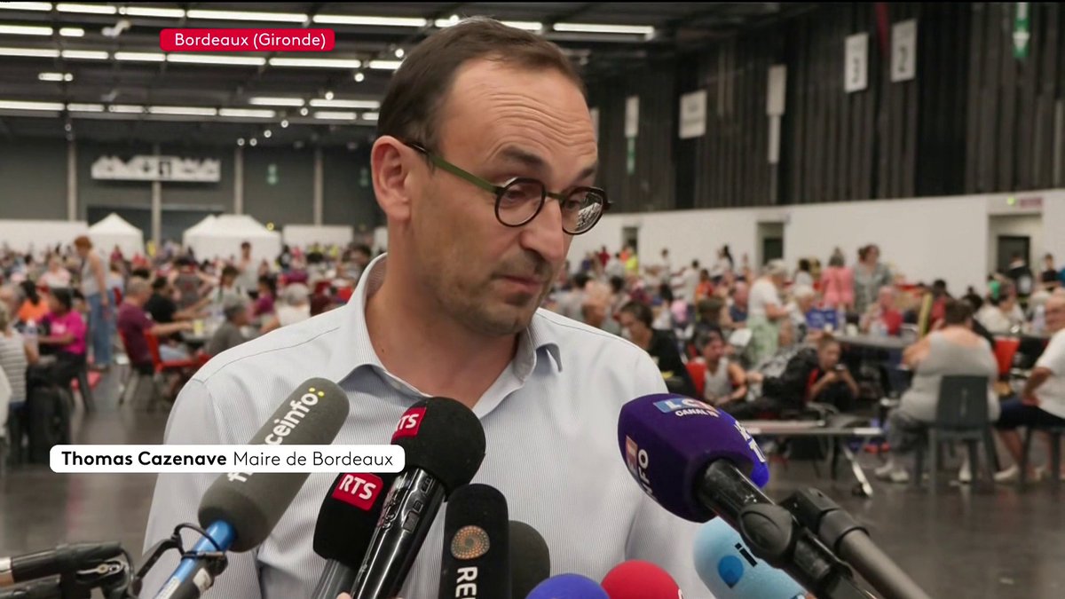 🔴 Incendie à Bordeaux : "Nous avons choisi [le parc des expositions] car c'est un lieu qui nous permet de monter en capacité au fur et à mesure. Nous somme à 5 000/6 000 personnes, et nous pouvons monter à 10 000 personnes." 🗣 Thomas Cazenave, maire de Bordeaux. #canal16