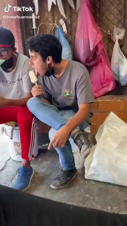 حتى الآيسكريم تم استغلاله إنها المحنة يا ساده 🫠