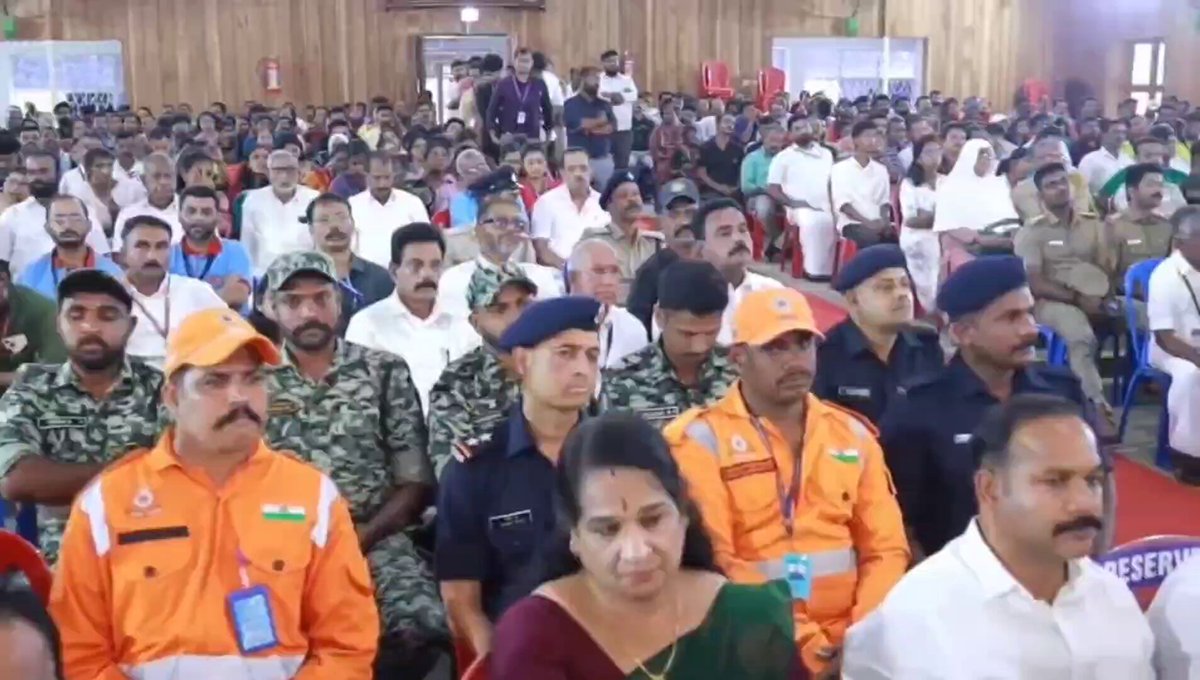 Today, we are here to celebrate your courage, spirit of service and duty. : Congress General Secretary &amp; Wayanad MP Smt. @PriyankaGandhi ji at the Felicitation of the Kalladi Rescue and Relief Teams. 📍 Wayanad, Kerala