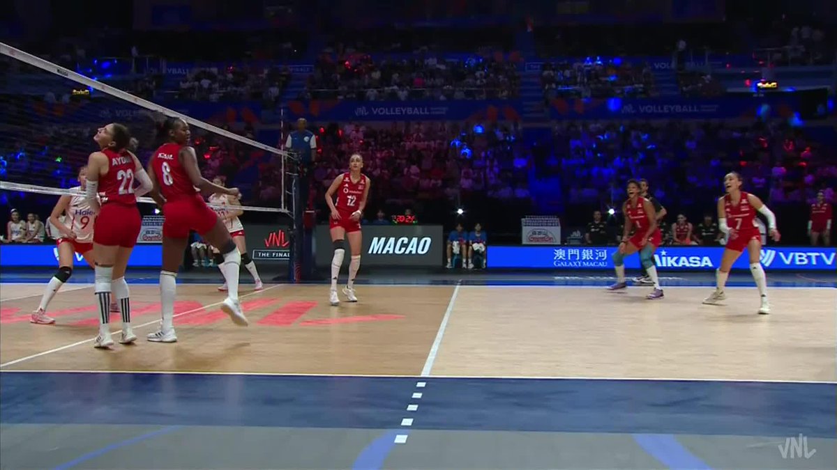 #VNL2026 CHINA 🇨🇳 0️⃣🆚1️⃣ 🇹🇷 TÜRKIYE Türkiye takes the opening set! 💥 Can China bounce back in Set 2? 📺 Watch LIVE on VBTV: 🏐 #BePartOfTheGame #Volleyball