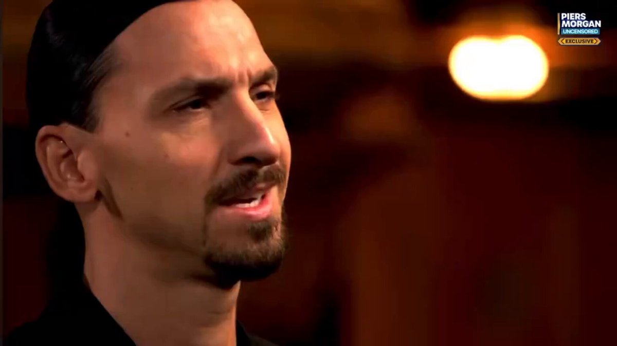 🔵 Zlatan İbrahimović, babasına hediye ettiği Mercedes C-Class otomobili yıllar sonra şu sözlerle anlattı: ▪️"Eve geldim ve ona bir araba aldım. 'Bu senin araban, sürmeni istiyorum' dedim. Ama 'Benim arabaya ihtiyacım yok' diye karşılık verdi." ▪️ "Israr ettim, anahtarı masaya fırlattım ve 'Ne istiyorsan yap' dedim." ▪️"Bir hafta sonra şehirde o arabayı gördüm. Yaklaştığımda direksiyonda babam vardı. Benim yanımdayken asla kullanmazdı ama ben yokken sürerdi." ▪️"Bu onun gururuydu. 'Senden hiçbir şeye ihtiyacım yok. Burası benim evim, ben bu çatının patronuyum' demek isterdi."