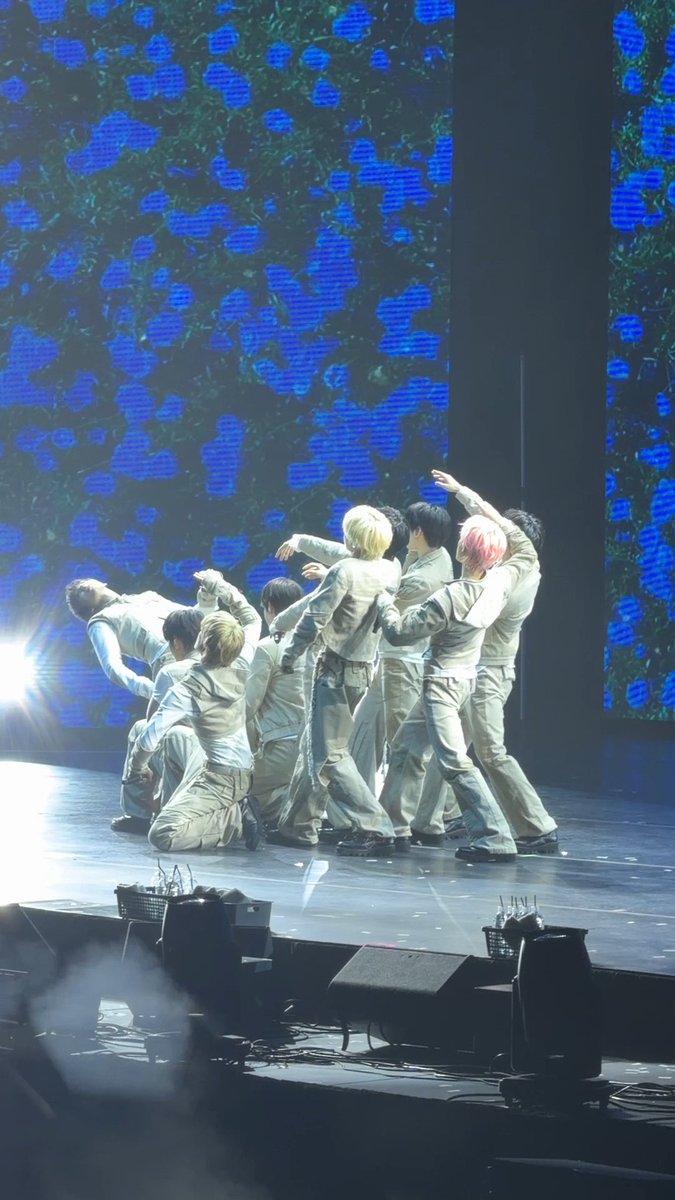AHOF surprised everyone at The First Spark Manila by performing “Run To You”! 🔥 The crowd wasn’t expecting it, and the energy in the venue was incredible. Fans sang along, cheered loudly, and truly enjoyed every moment of the performance. It was definitely one of the night’s biggest highlights! #THE_FIRST_SPARK #THE_FIRST_SPARK_IN_MANILA #AHOF #아홉