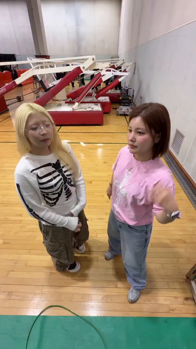 txt's choreographers are equally dorks no wonder everyone's a bit crazy 🧑🏼‍🩰 practice room shenanigans must be more silly