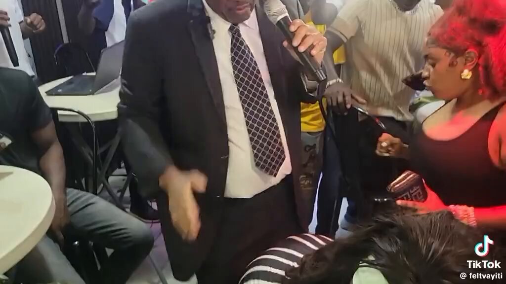 Yo t ap fèt 33 lane fèt legliz batis nan seksyon toubouyon (gran nò) Kòman pastè a te moutre vrè fas li anndan legliz la