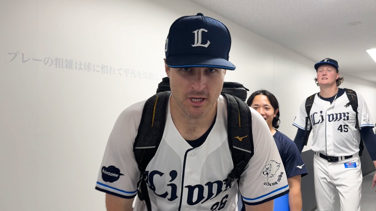 ／ 4点差をひっくり返す！ 逆転勝利のハイタッチ気分！ ＼ #ネビン 選手の好守備に、感謝を述べる #甲斐野央 投手の姿も！ 明日は前半戦最後のゲーム、この勢いに乗っていきましょう！ ▼全容はこちら #seibulions #打破 #圧倒的至近距離 #バザールコラボシリーズ